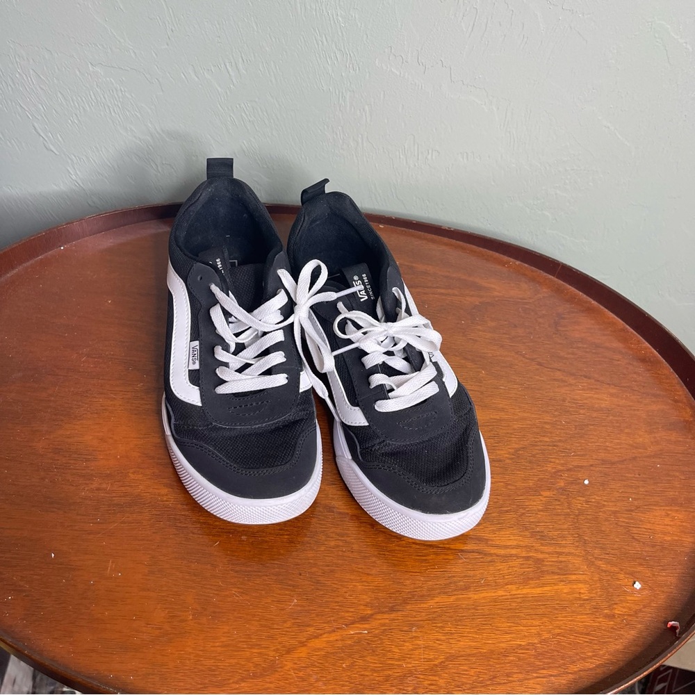 Vans Women's Range EXP Sneaker size 9.5 EUC